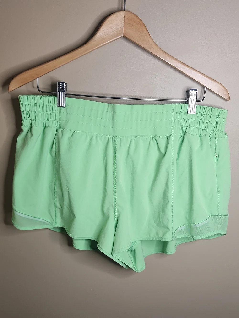 Lululemon Hotty Hot High-Rise Lined Short 2.5